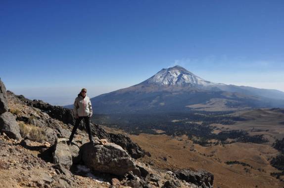 durante a subida do vulcão Izta, temos vistas magníficas do vulcão Popocatéptl, perto de Amecameca, na região central do México